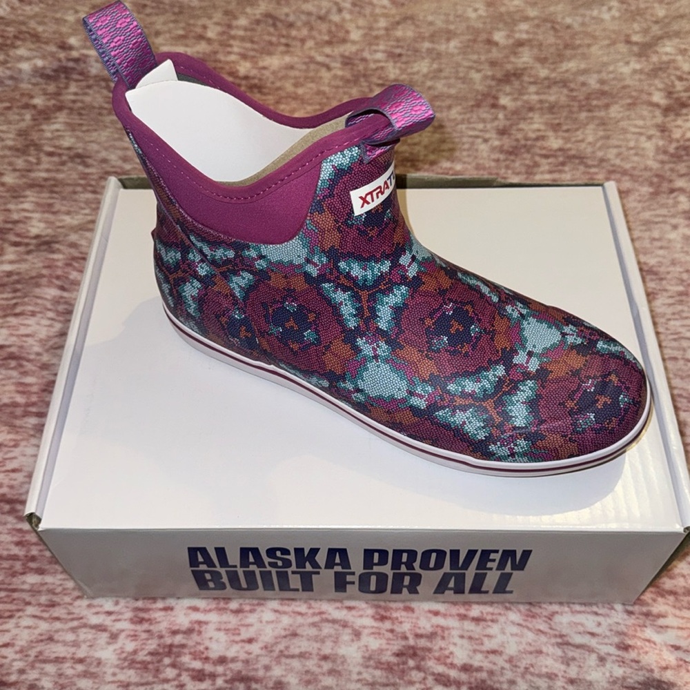 XTRATUF Women's Purple Patterned Ankle Boot